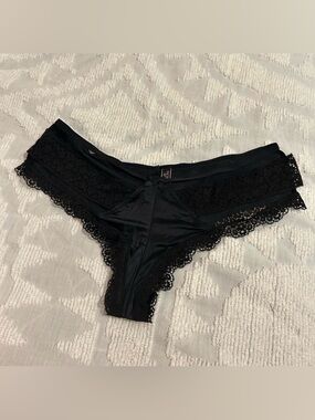NWOT Victoria’s Secret Very Sexy Strappy Black Lace Cheeky Tanga Panty